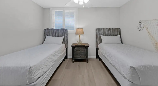 Sterling Beach #1206, Book Lejlighed Hoteller i Lower Grand Lagoon med parkering, Parkering
