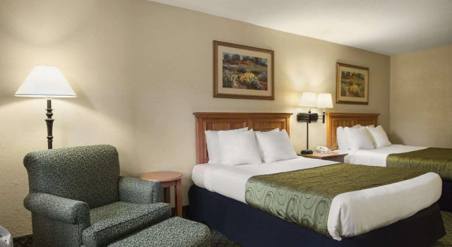 Четырёхместный номер Standard Days Inn & Suites by Wyndham Stuttgart