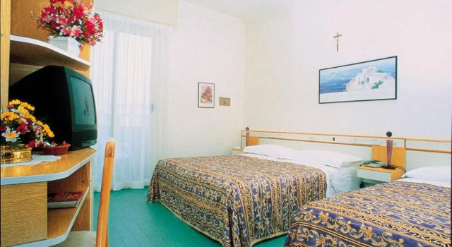 Четырёхместный номер Standard с балконом Hotel Cavour