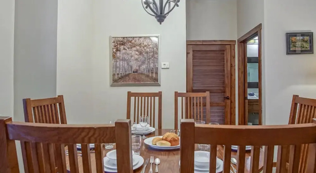 Soaring Eagle #402: 2 Bedrooms, 2 Full Baths: Slope Side, Hot Tubs. Underground Parking