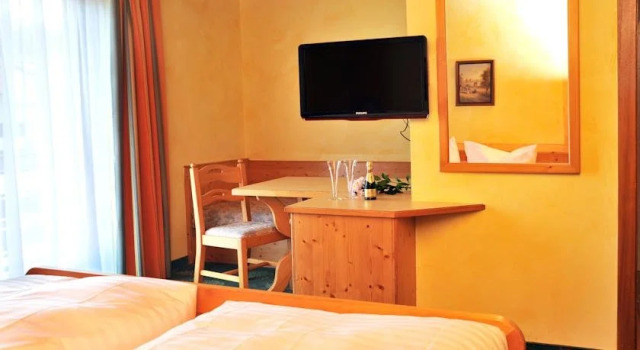 Hotel Wirt ZMinsta, Book Hotel Altmünster 