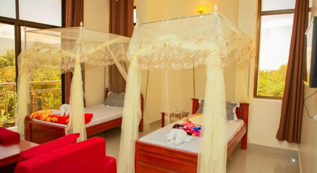 Kitano Tours and Safaris HOTEL Tanzania Serengeti safari Mount Kilimanjaro Climbing, Varaa Hotelli Moshi Hai