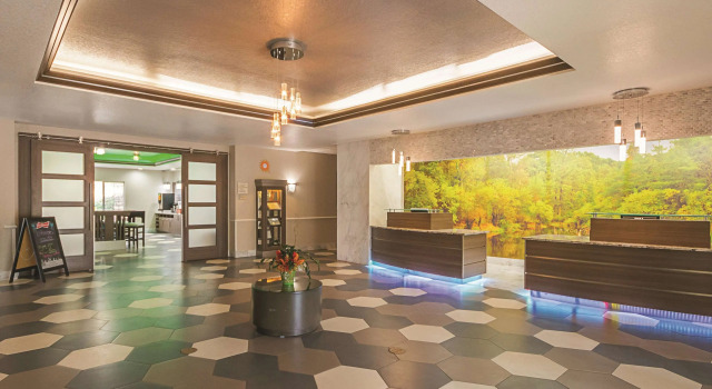 La Quinta Inn & Suites by Wyndham Kingwood Houston IAH Airpt, Book Hotel Kingwood Houston