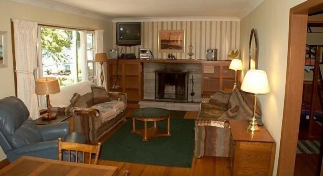 Коттедж Sandbanks Beach Resort