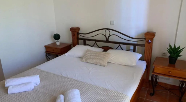 Трёхместный номер Standard с балконом и с красивым видом из окна Guesthouse Orlović