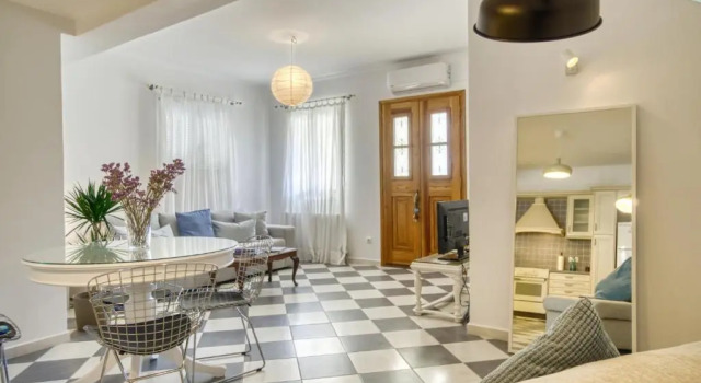 Stylish, Cozy 2-BDR Flat in Andros Town