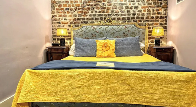 Двухместный номер Deluxe Parisian Courtyard Inn