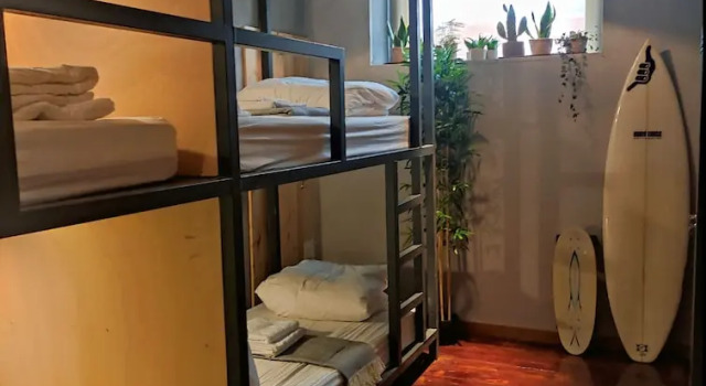 Кровать в общем номере Caruma Surf Hostel
