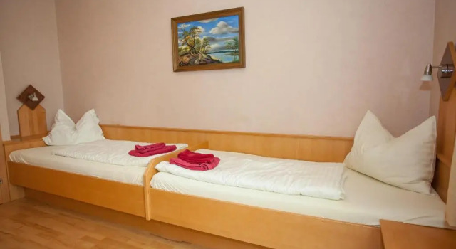 Gasthof Roderich Hotel, Book Hotel Langenzersdorf 