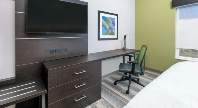 Четырёхместный номер Standard Holiday Inn Express Hotel & Suites Pell City by IHG