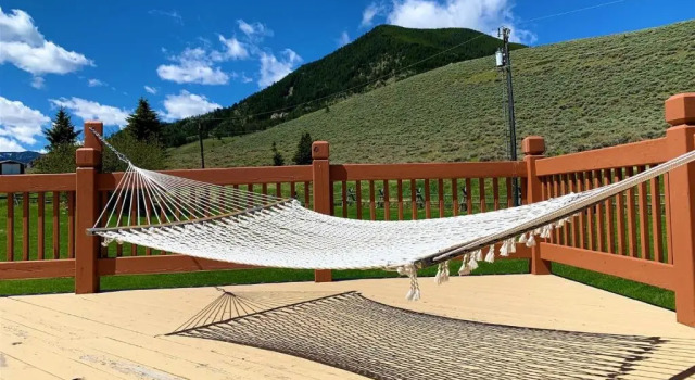 Коттедж Dog Friendly Elk Ridge with Hot Tub by AAA Red Lodge Rentals