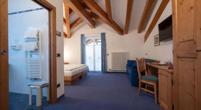 Четырёхместный номер Standard с балконом Hotel Garni Sottobosco