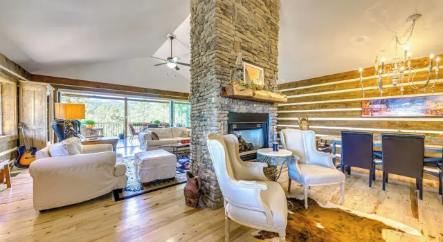 Scenic Ruidoso Escape w/ Hot Tub & Mountain View!, Varaa Lomakoti Ruidoso New Mexico