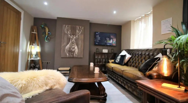 Stylish 3 Bedroom Loft Apartment - Free Parking - Fast WiFi - by PROPERTY PROMISE