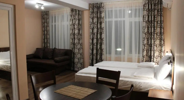 Семейная студия с красивым видом из окна Center Guest House