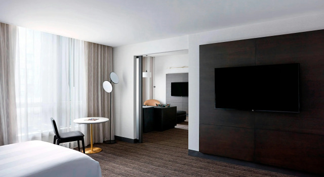 New York Marriott at the Brooklyn Bridge, Забронировать Отель Отели Бруклина с парковкой, рядом с Здание «Вильямсбург-Сейвингс-Бэнк-Тауэр», Парковка