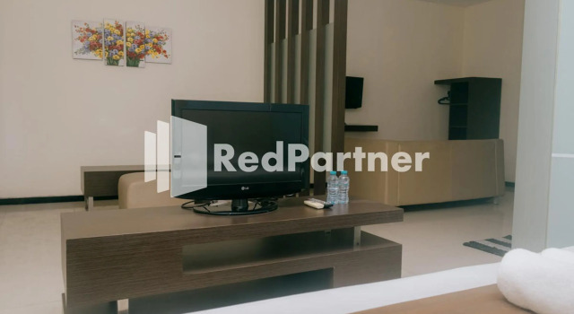 Suite Pits Hotel Mitra RedDoorz near Atom Mall