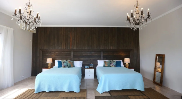 Четырёхместный номер Premium с балконом и с видом на океан Ocean View Boutique Guesthouse