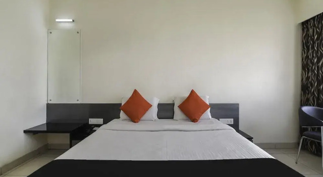 Capital O 4493 Apple Hotel, Rezervovat Hotel Hotely v Andhra Pradesh s parkováním, Parkování
