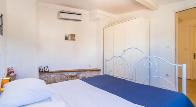 Comfortable Holiday House Gianni for up to 5 Persons, Prenota Casa vacanze Ville a Valbandon, Villa