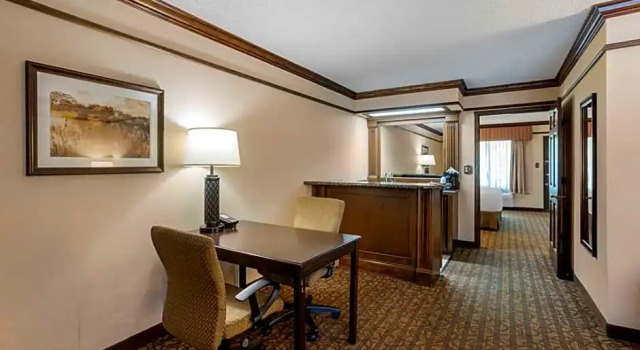 Двухместный люкс Best Western Inn of the Ozarks