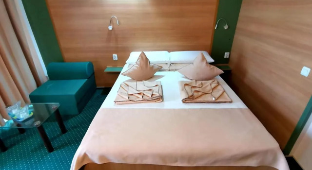 Delta Palace, Đặt Khách sạn Khách sạn ở Danube Delta bao gồm bữa sáng, Bữa sáng