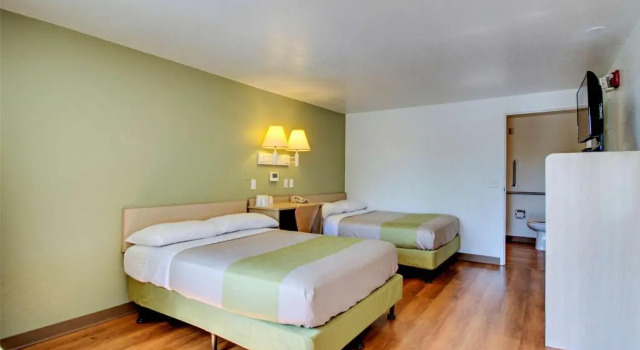Четырёхместный номер Standard Rodeway Inn Baltimore West
