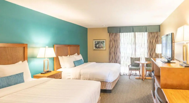 Четырёхместный номер Standard с видом на бассейн Best Western Charleston Inn