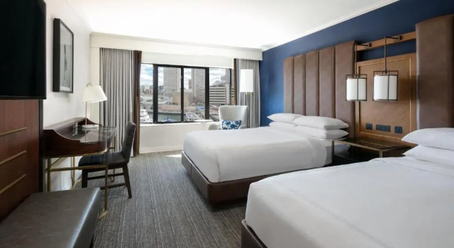 Четырёхместный номер Standard Boston Marriott Long Wharf