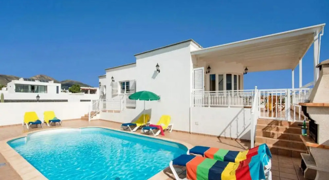 Villa Diama With 3 Bedrooms and 2 Bathrooms, Prenota Villa Puerto Calero 