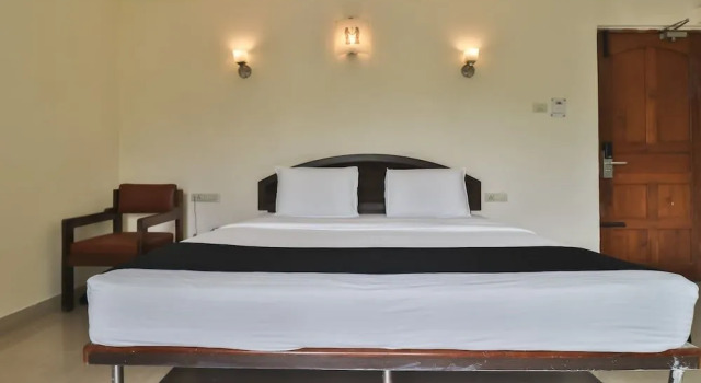 Palette - Holiday Palms, Rezerwuj Hotel Hotele w Bangalore z basenem, Basen