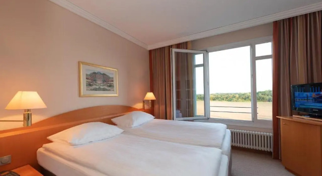 Полулюкс Hotel Meerane