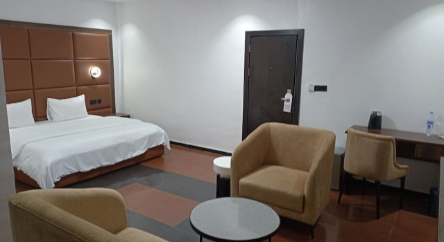 Hotel Thirty Five, Забронировать Отель Отели Лагоса с парковкой, рядом с Red Door Gallery, Парковка