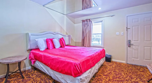 Номер Deluxe Presidential Inn & Suites