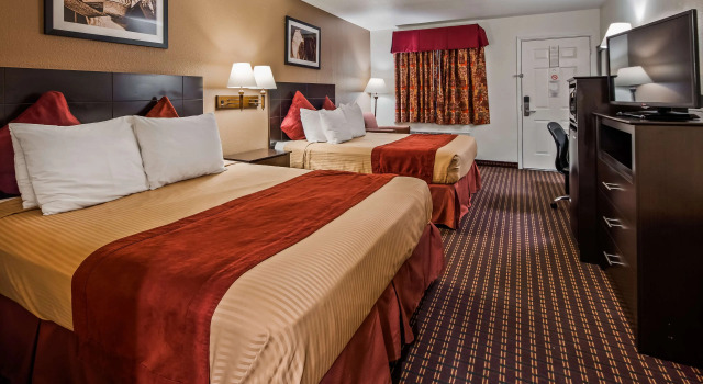 Четырёхместный номер Standard Best Western Johnson City Inn