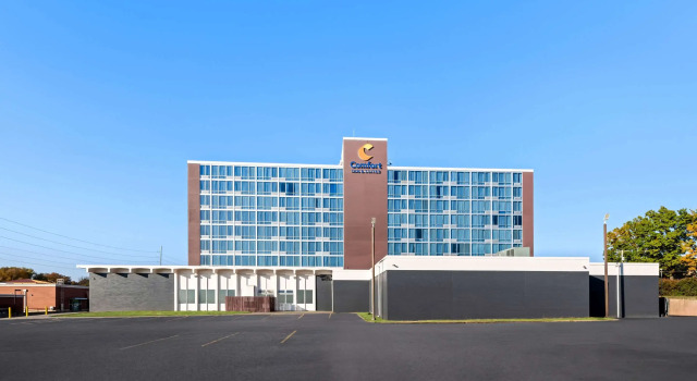 Comfort Inn & Suites Omaha, Rezerwuj Hotel Hotele w Omaha z basenem, Basen