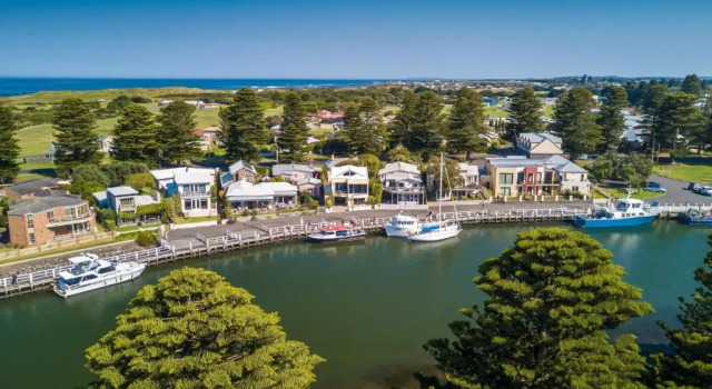 Апартаменты Edge17 Waterfront Apartment, plus Cottage with Garden View - Port Fairy