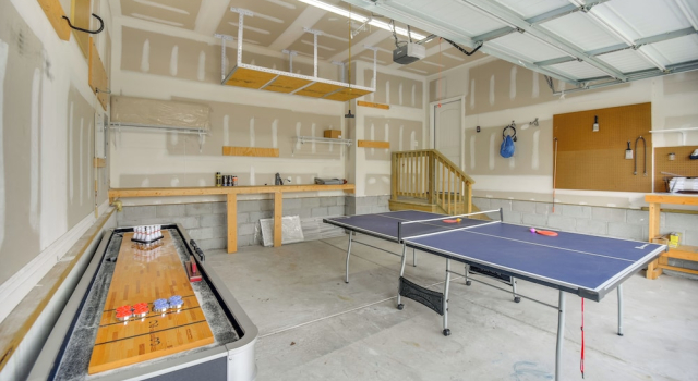 Коттедж 2 Blks to Beach! Family Home w/ Hot Tub in Norfolk