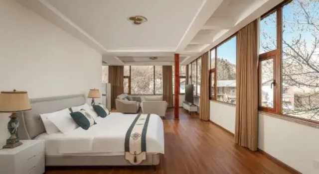 Люкс Luxury Under the Trees · Creek Whisper Holiday Inn Resort