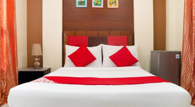 Monclaire Suites By OYO Rooms