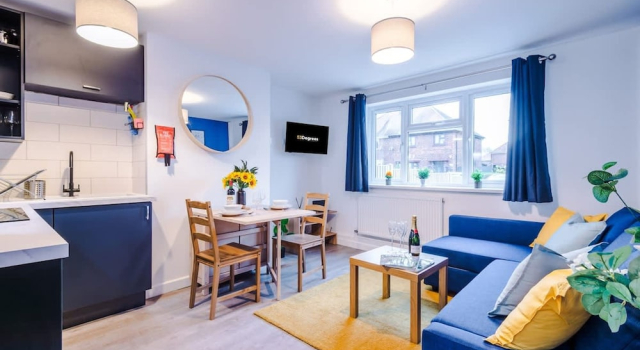 NEW Spacious Apartment Ideal for Business Work, Book Lejlighed Crewe 