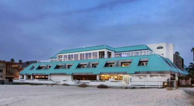 SeaVenture Beach Hotel, Забронировать Отель Отели Пизмо-Бич с парковкой, рядом с Пир пляжа Pismo, Парковка
