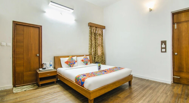 Kumar's White House Hotel, Забронировать Отель Отели штата Карнатаки 3 звезды, 3*