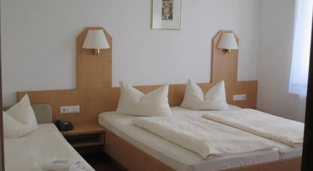 Hotel & Gästehaus Krone, Reservar Hotel Hotéis e alojamentos em Geiselwind, perto de Freizeit-Land Geiselwind, Hotel