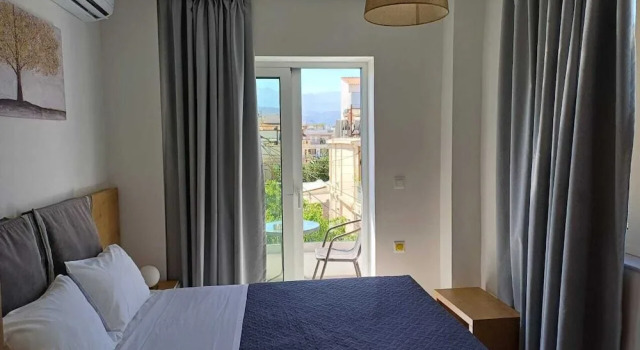 Deluxe City Hotel, Забронировать Отель Отели Ханья с бассейном, рядом с Церковь Святых Бессребренников, Бассейн