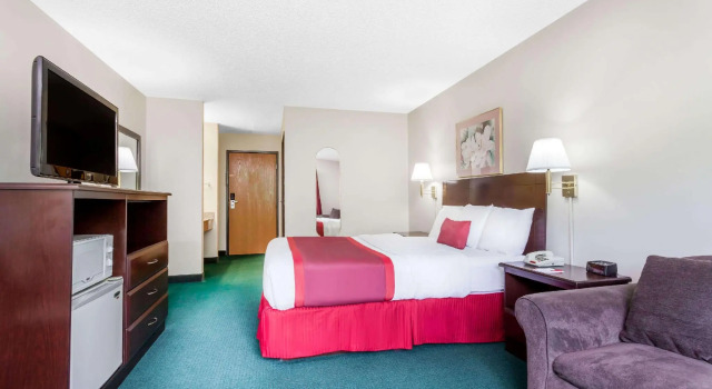 Двухместный номер Standard Ramada by Wyndham Tell City