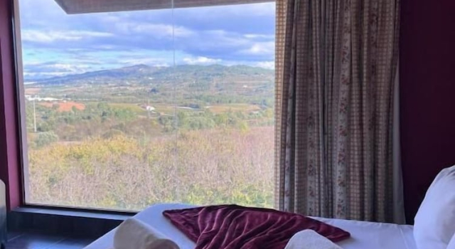 Tranca da Barriga by Quinta De São Tiago, Забронировать Отель Отели Dominguizo с парковкой, Парковка