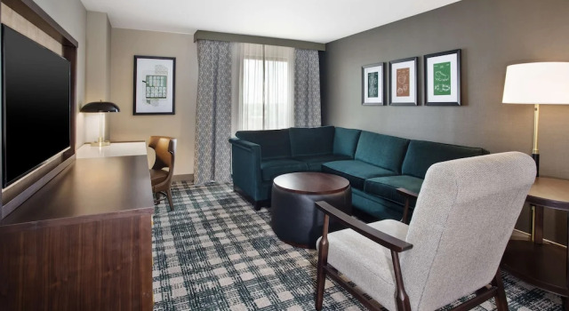 Suite 1 dormitor Radisson Hotel Lansing at the Capitol