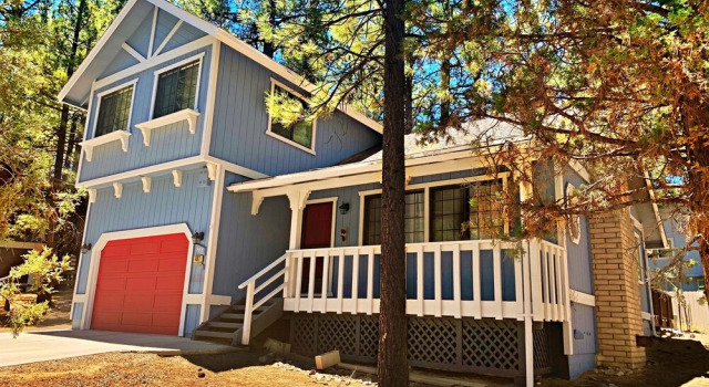 Bear Woods Retreat - High Ceiling's & Wood Finishes. Play Pool With Your Family And Friends! 3 Bedroom Home