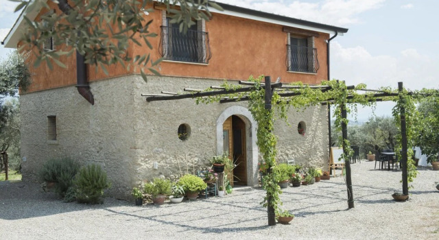 Rifugio tra gli Ulivi B&B, Book Bed and Breakfast Hoteller i Campagna med parkering, Parkering